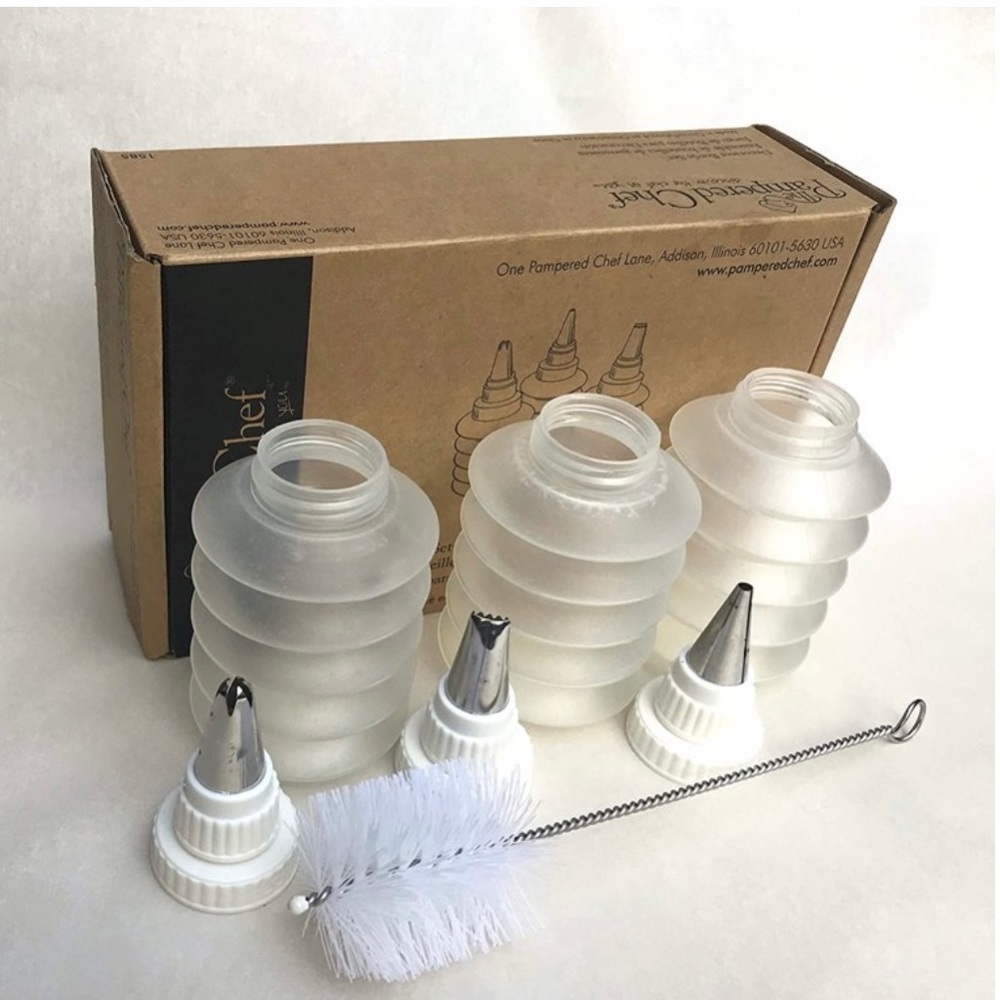 Pampered Chef Decorator Bottle set